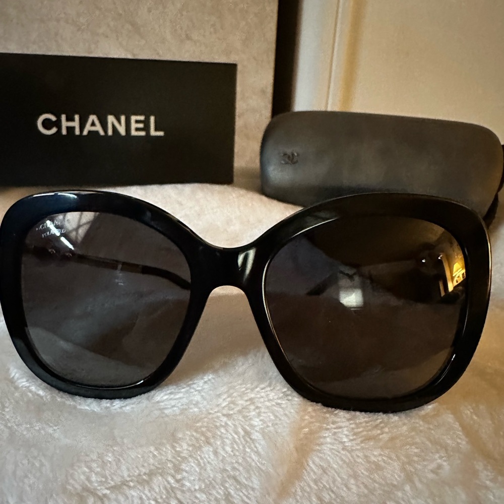 CHANEL Black and White Sunglasses with Polarized Lenses